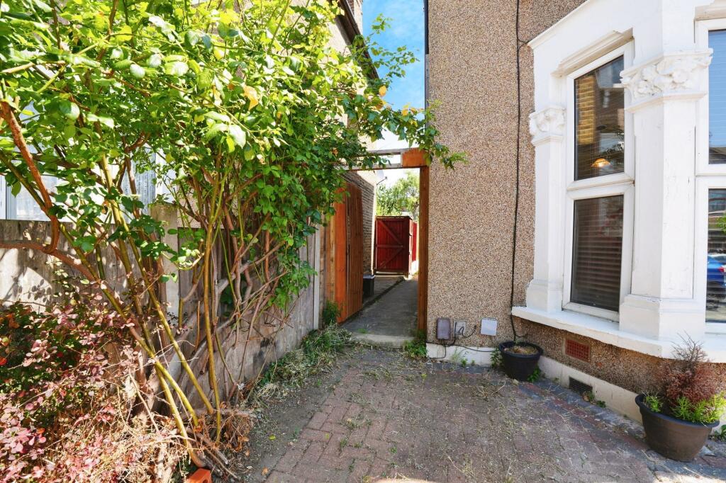 Meath Road, Ilford, IG1 photo 4