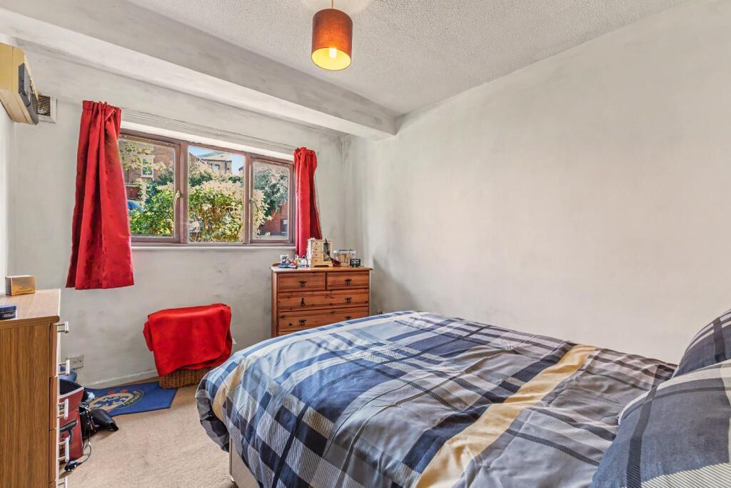 Apartment in Coventry - More