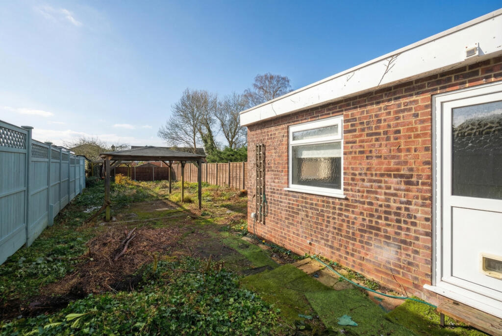 Heath Row, Bishop's Stortford, Hertfordshire, CM23 - View 3