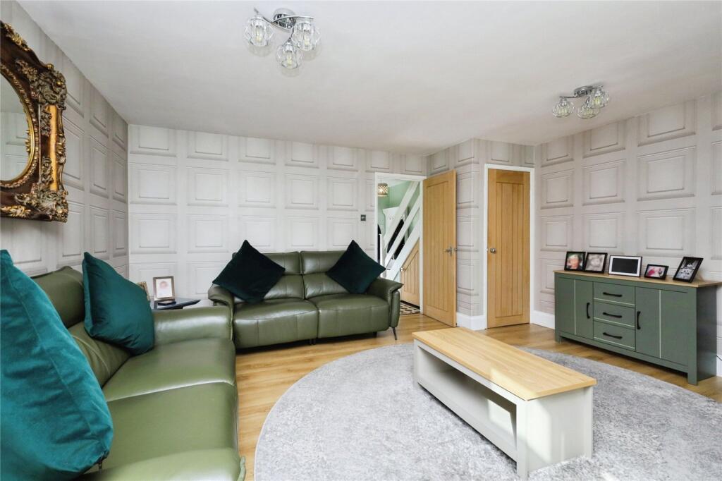 Hunters Way, Uckfield, East Sussex, TN22 photo 4