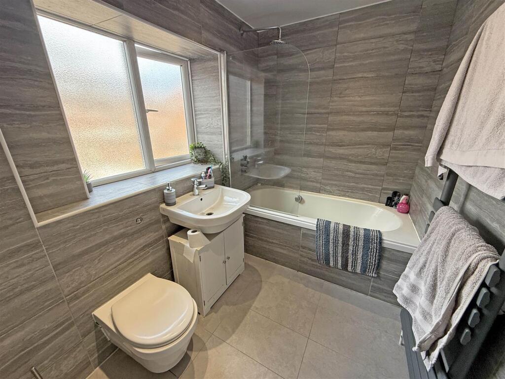 Apartment in Newcastle upon Tyne - View 4