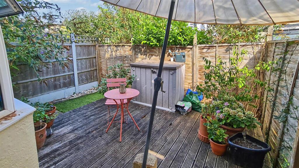 Apartment in Southend-on-Sea, Leigh-on-Sea - View 5