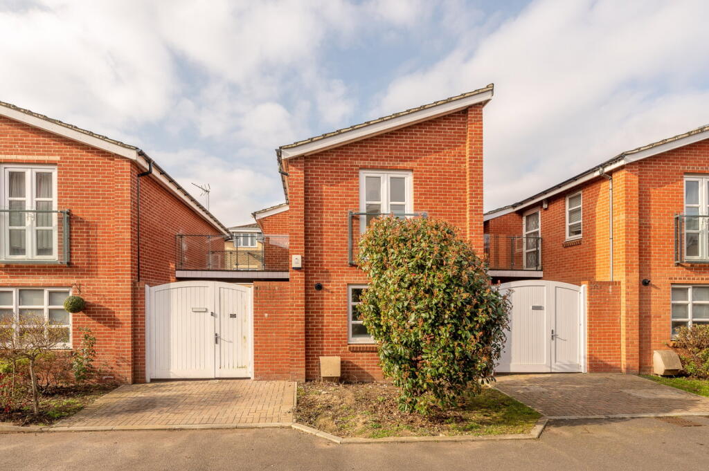 House in Croydon - View 2