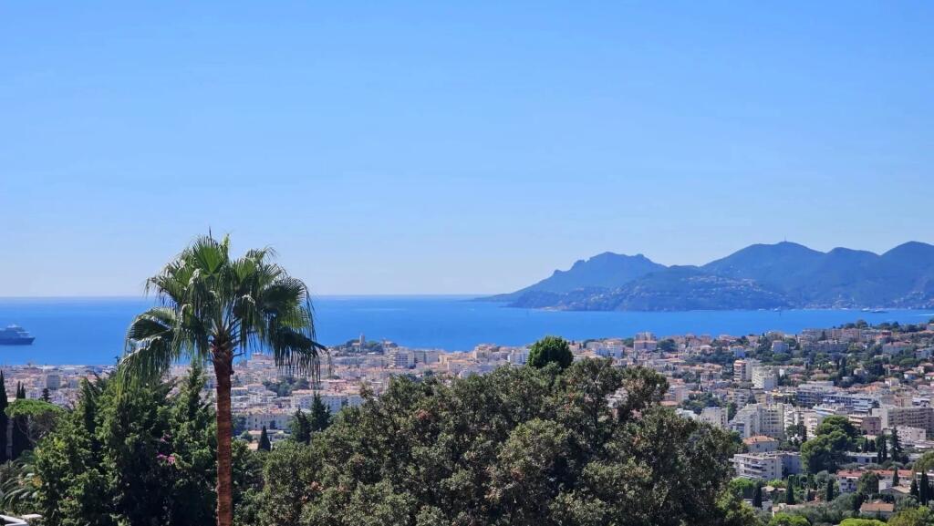 Main image of property: Provence-Alps-Cote d`Azur, Alpes-Maritimes, Le Cannet