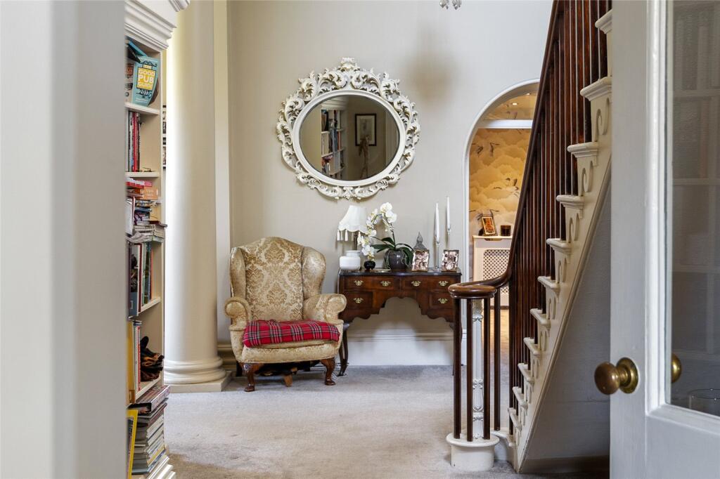 House in Woodford - View 5