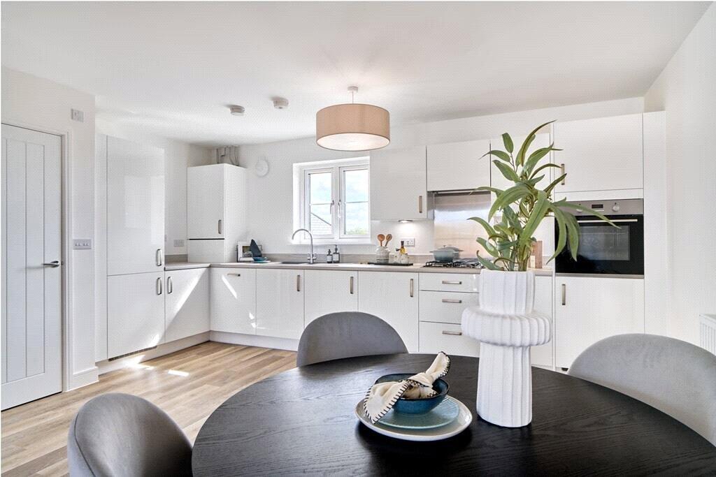 House in Deepcut, Mindenhurst, Surrey - View 2