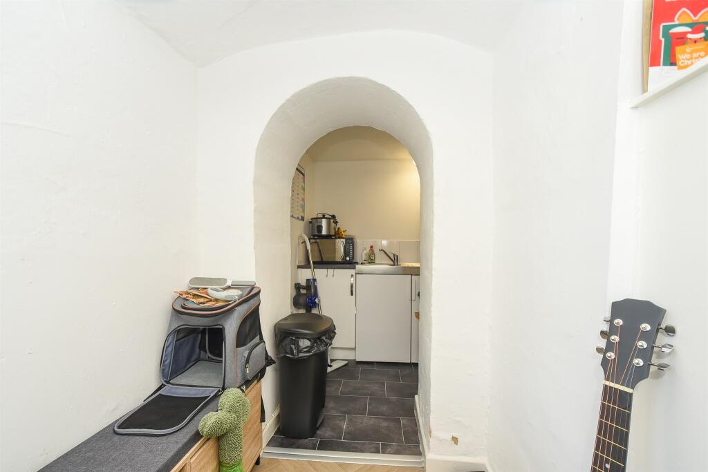 House in Swindon - View 4