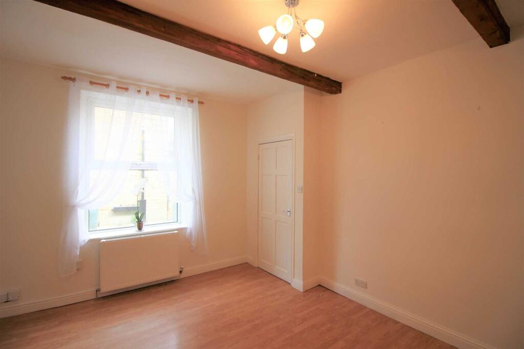 House in Huddersfield - View 5
