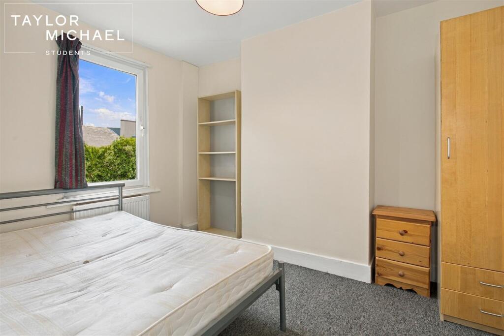 6 bedroom terraced house for rent