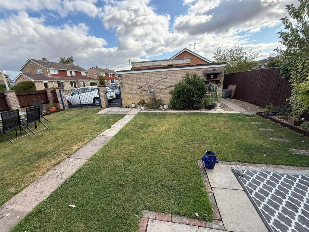 House in Darlington - More