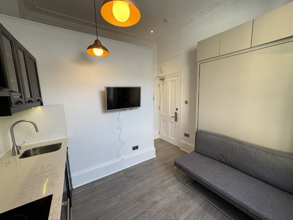 Studio flat for rent