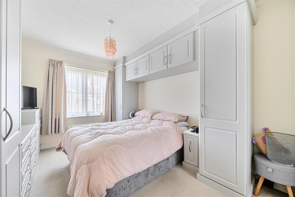 Priory Lodge, Christchurch, Dorset - More