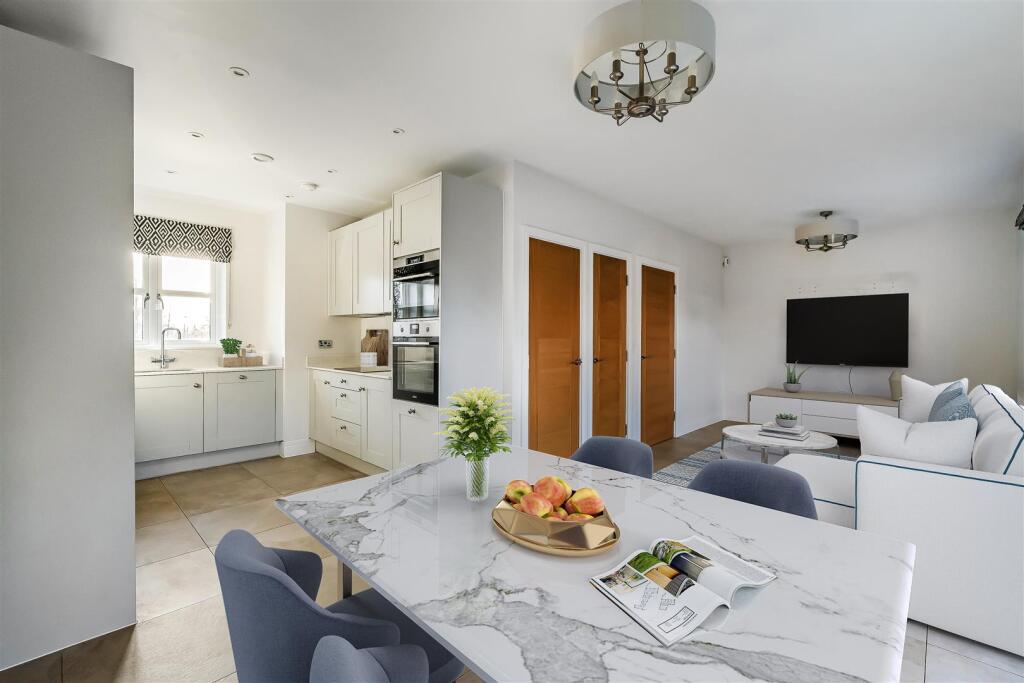 Consort Drive, Leatherhead/cobham, KT22 photo 3
