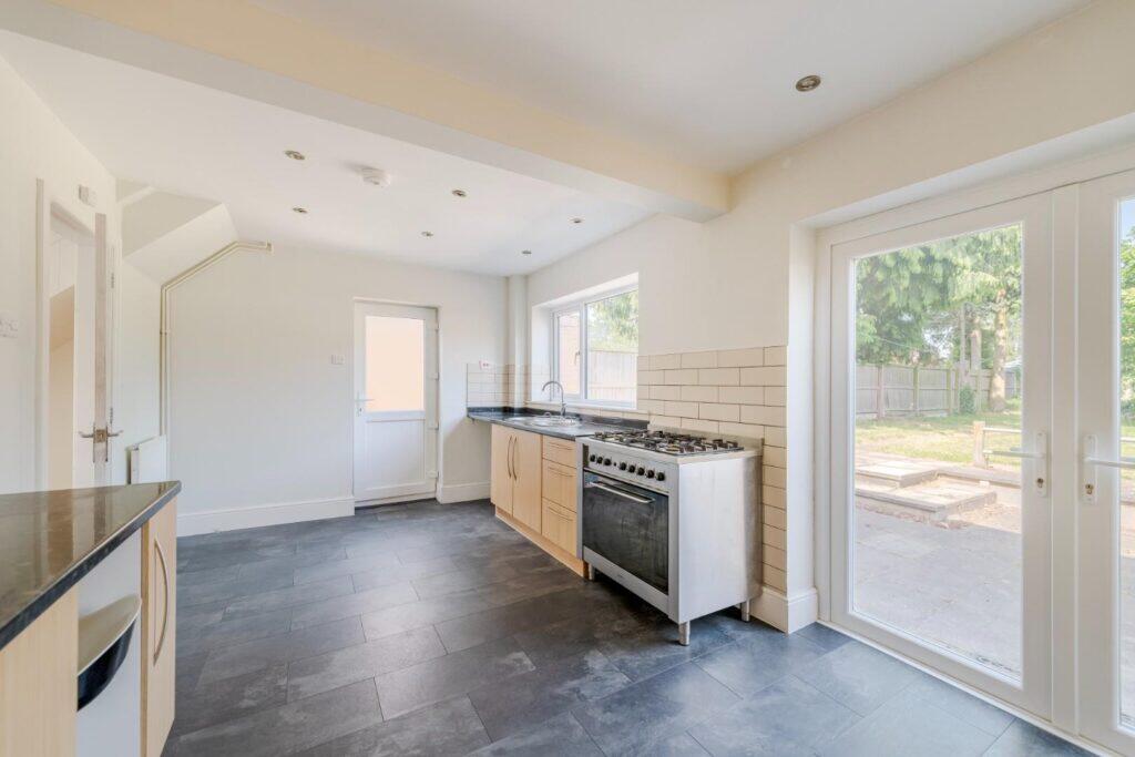 House in Newport - View 3