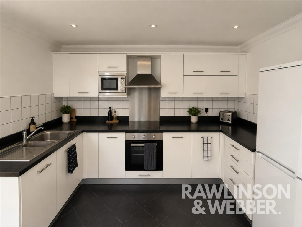 Apartment in Elmbridge, Thames Ditton - View 2