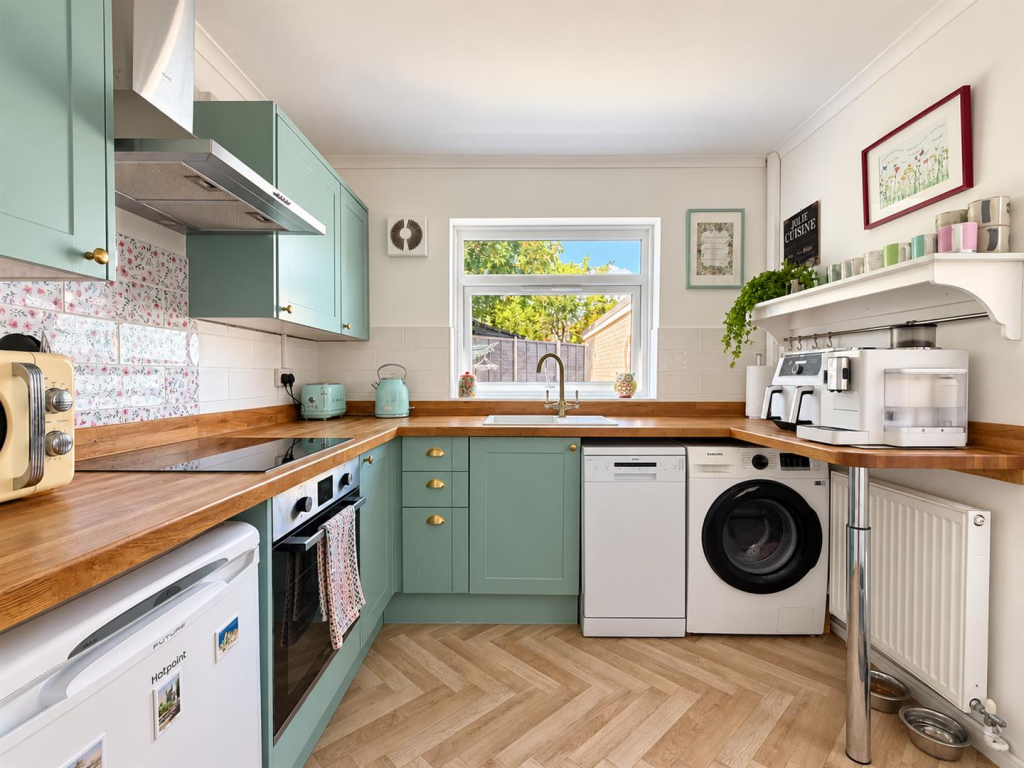 House in Eastbourne, Hamlands - More