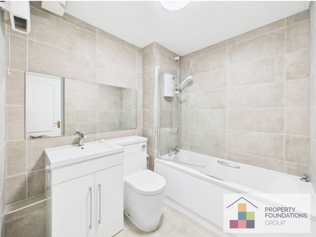 Apartment in Reading - View 5