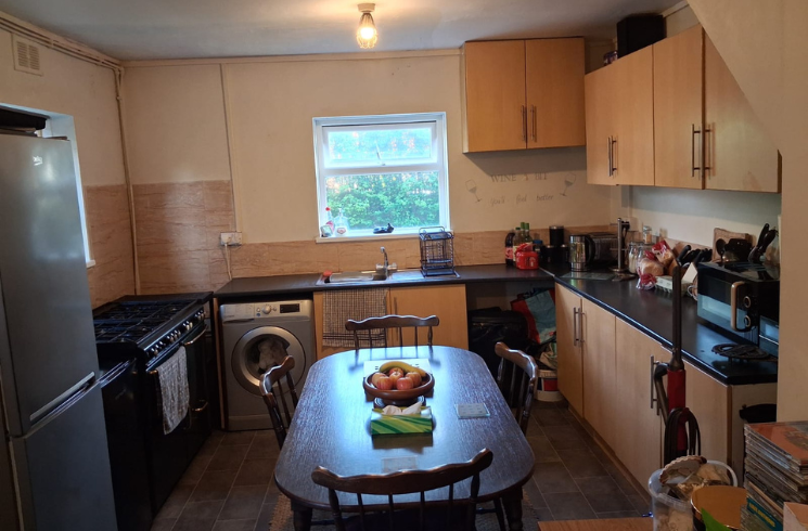 Linwood Way, Stoke-On-Trent, Staffordshire, ST6 - View 3