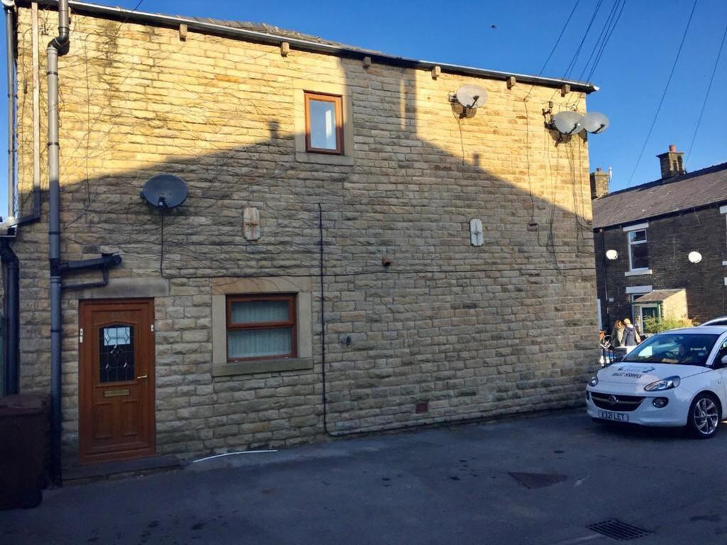 Main image of property: 41 Pikes Lane, Glossop, SK13