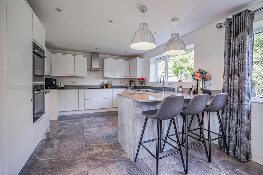 House in Dacorum, Leverstock Green - View 3