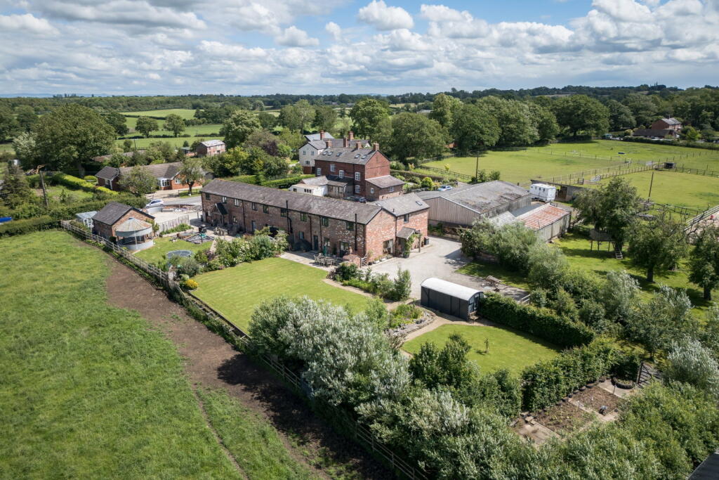Gorstage Lane in 5.25 acres photo 4