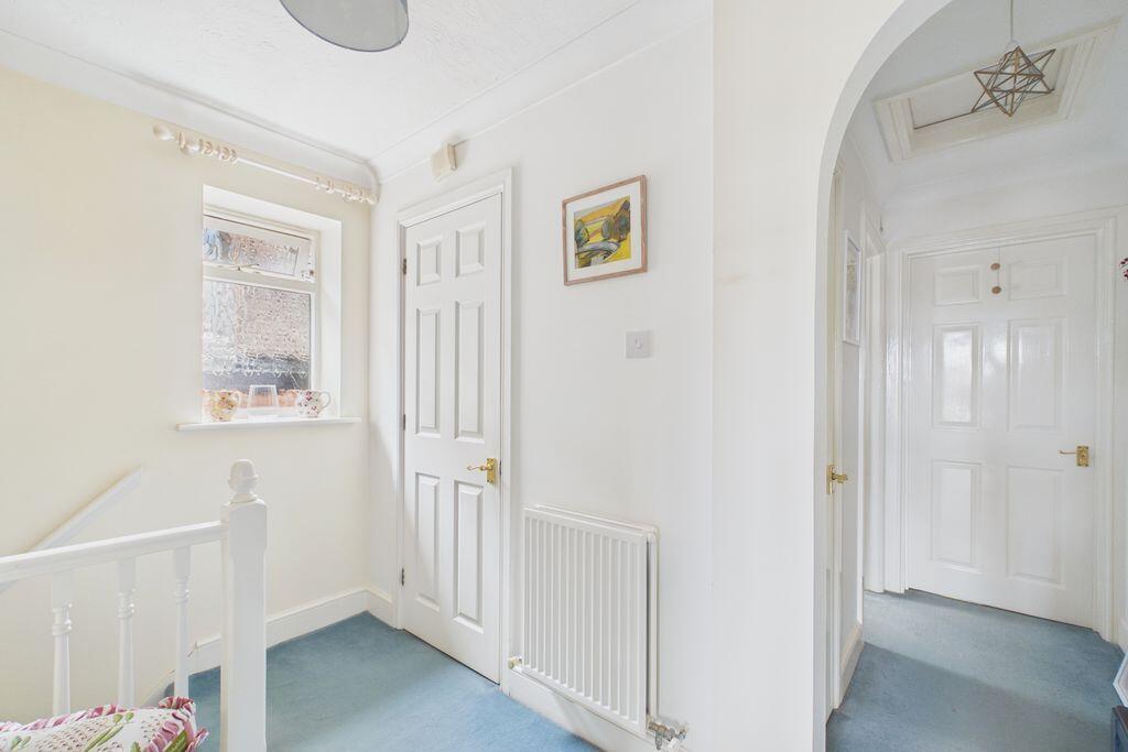 Apartment in Kingston upon Thames - View 5