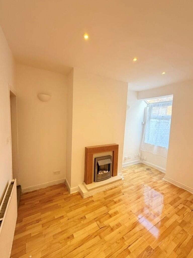 House in Stoke-on-Trent - View 4