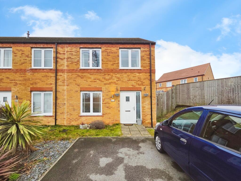 3-bed semi-detached on Brattice Way, Mapplewell, Barnsley, S75, £250,000