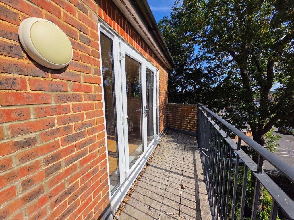 Apartment in Redhill - View 3