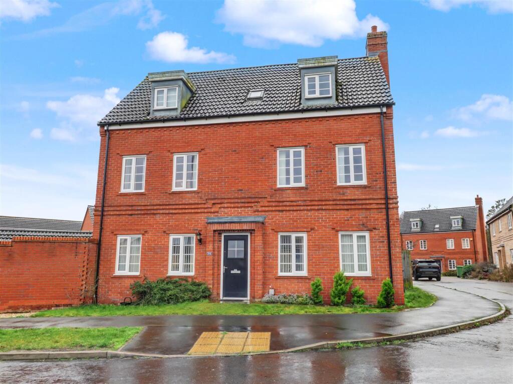 5-bed detached on Fairway, Costessey, Norwich, £400,000
