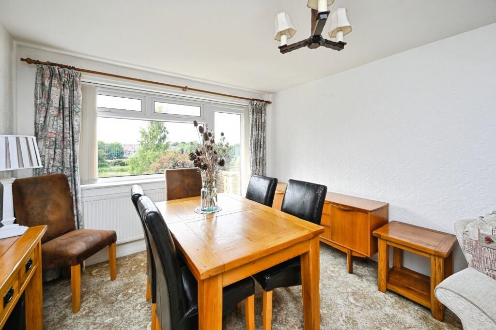21, Little Barn Court, Mansfield, NG18 photo 2