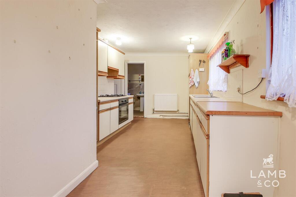 Meadow Way, Jaywick, Clacton-On-Sea photo 3