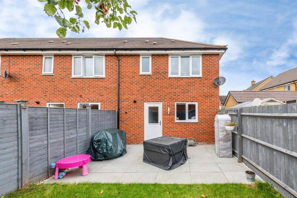 Parker Close, Brize Norton, Carterton photo 2