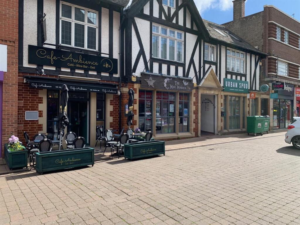Main image of property: 39 A-C Market Street, Loughborough, LE11 3EP