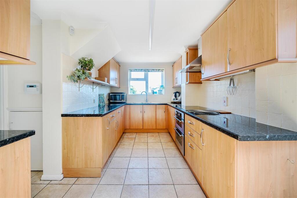 House in Bedford, Brickhill - View 5