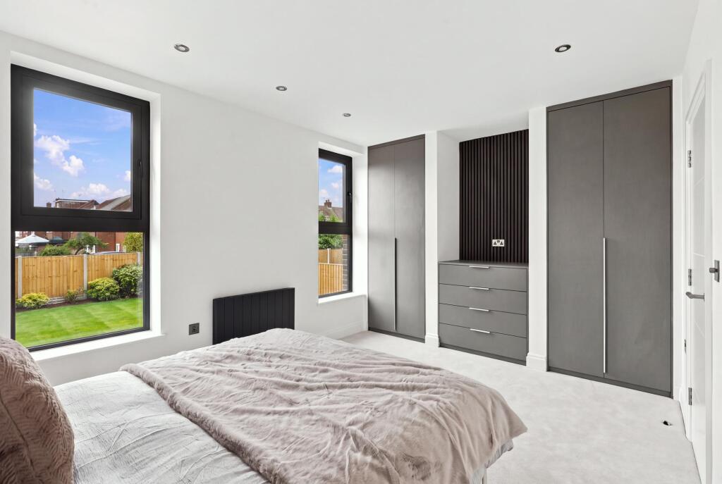House in Borehamwood, Elstree and Borehamwood - More