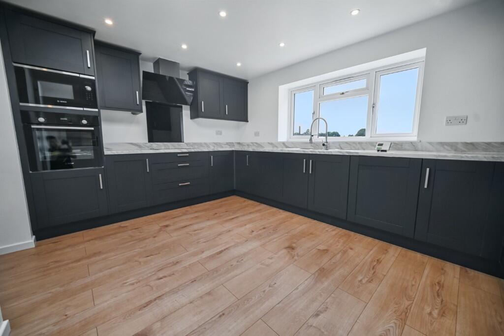 Woodland Close, Albrighton, Wolverhampton, WV7 photo 3