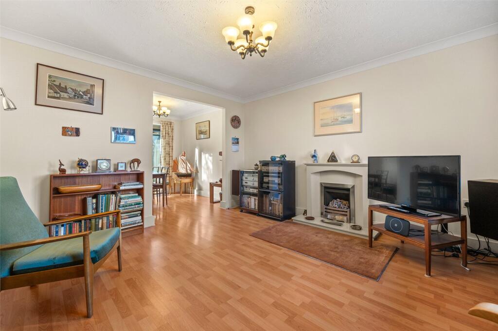 Braeside, Binfield, Bracknell, Berkshire, RG12 photo 2