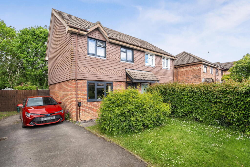 3-bed semi-detached on Strawberry Fields, Bramley, £375,000