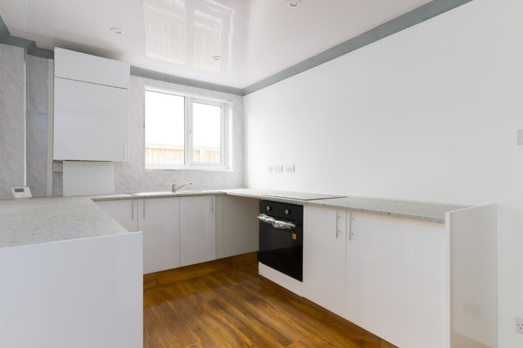 House in Kirkcaldy, Dalgety Bay & Hillend - More