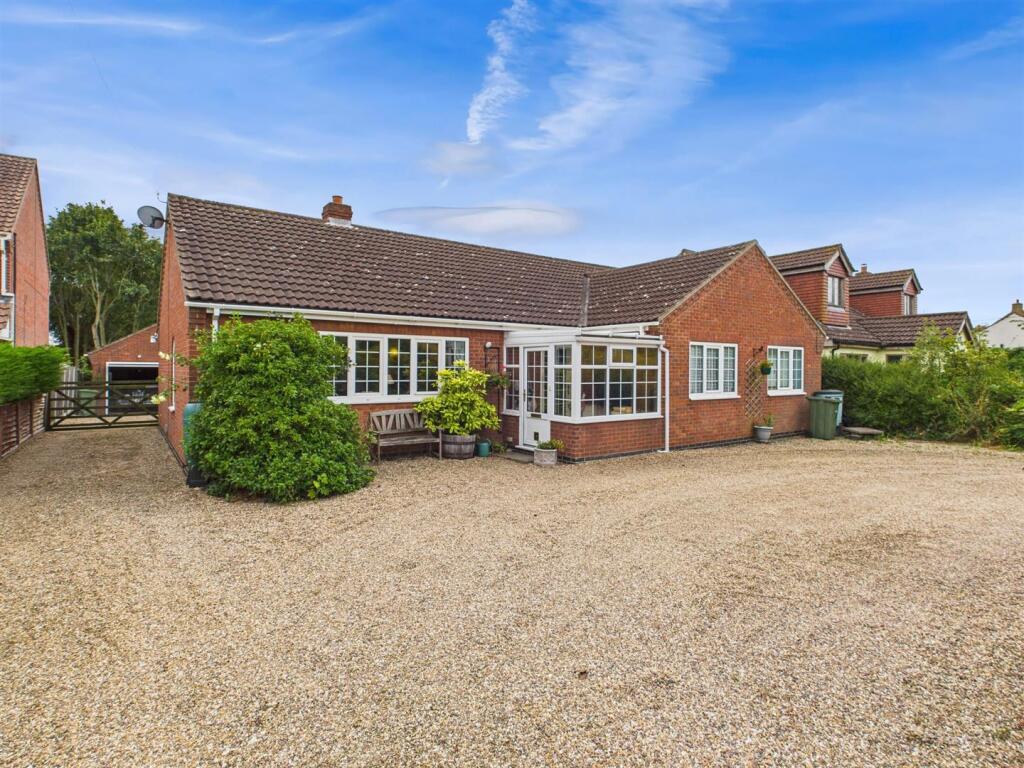 3-bed detached on Iona, Lowthorpe, Southrey, £375,000