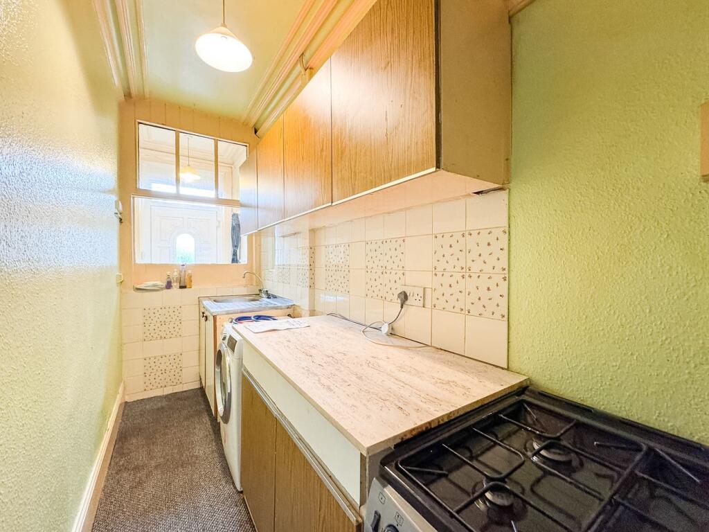 House in Kirklees, Moldgreen - View 5