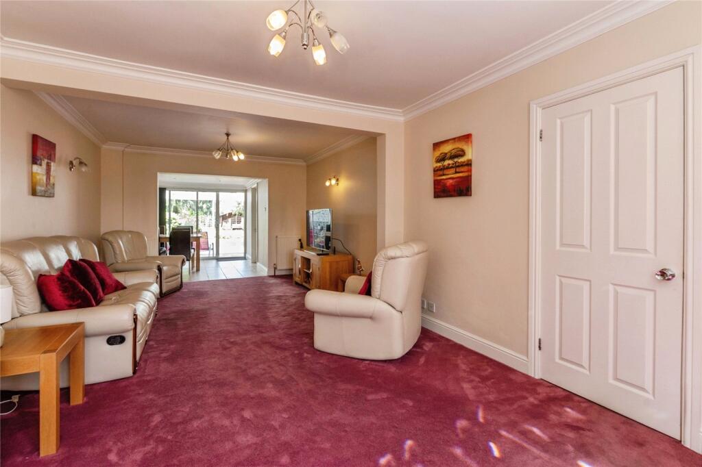 House in Romford - More