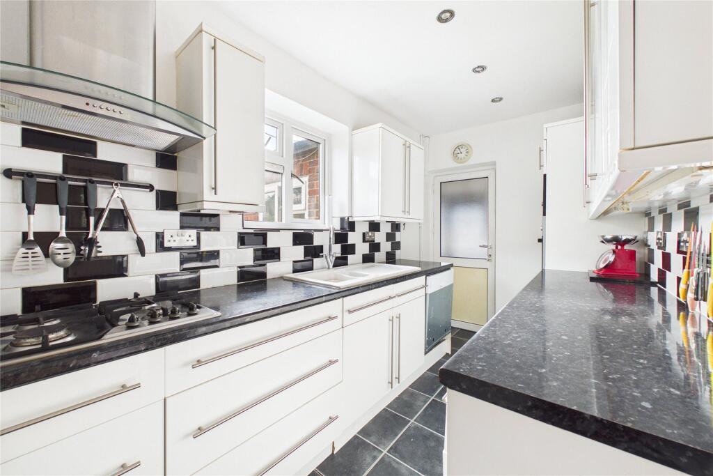 Brooklands Road, Farnham, Surrey, GU9 photo 4
