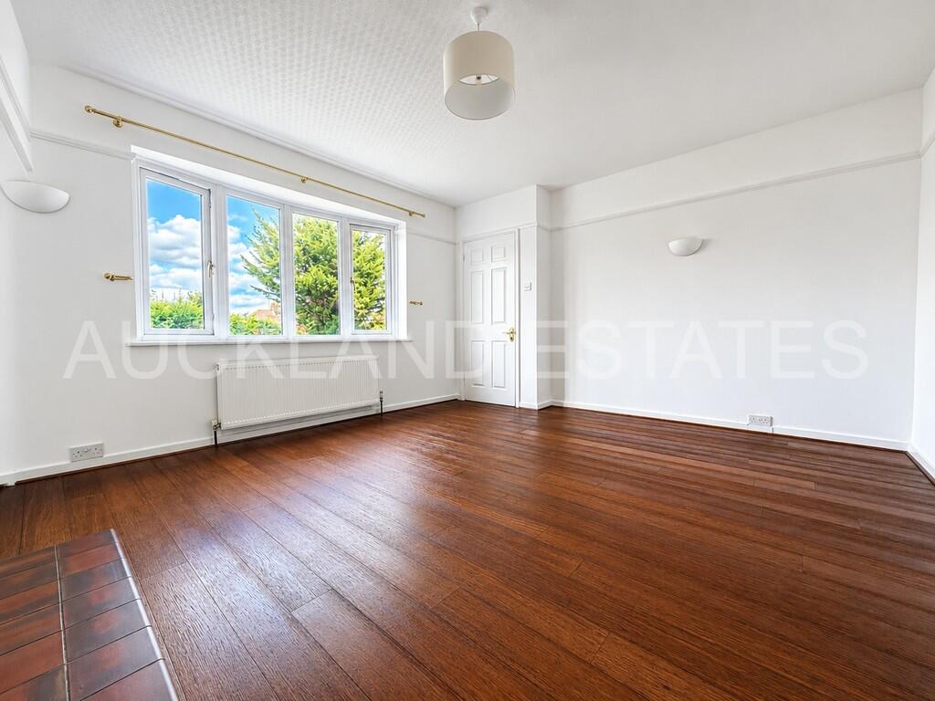 House in Enfield - View 4