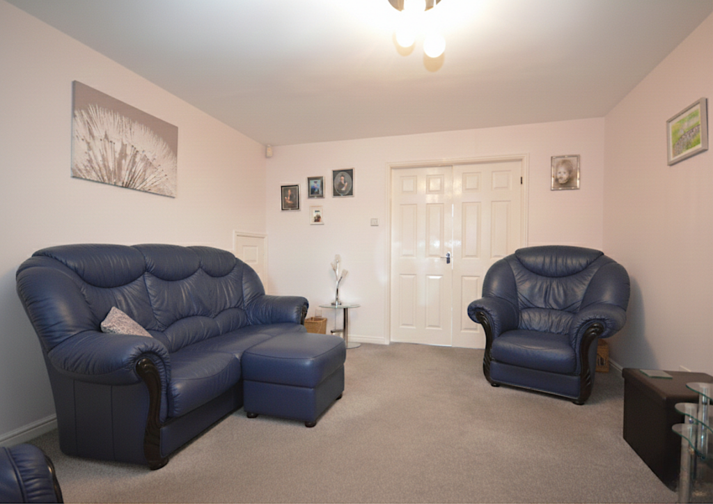 St Michaels Gardens, Whitefield, M45 8DN photo 3
