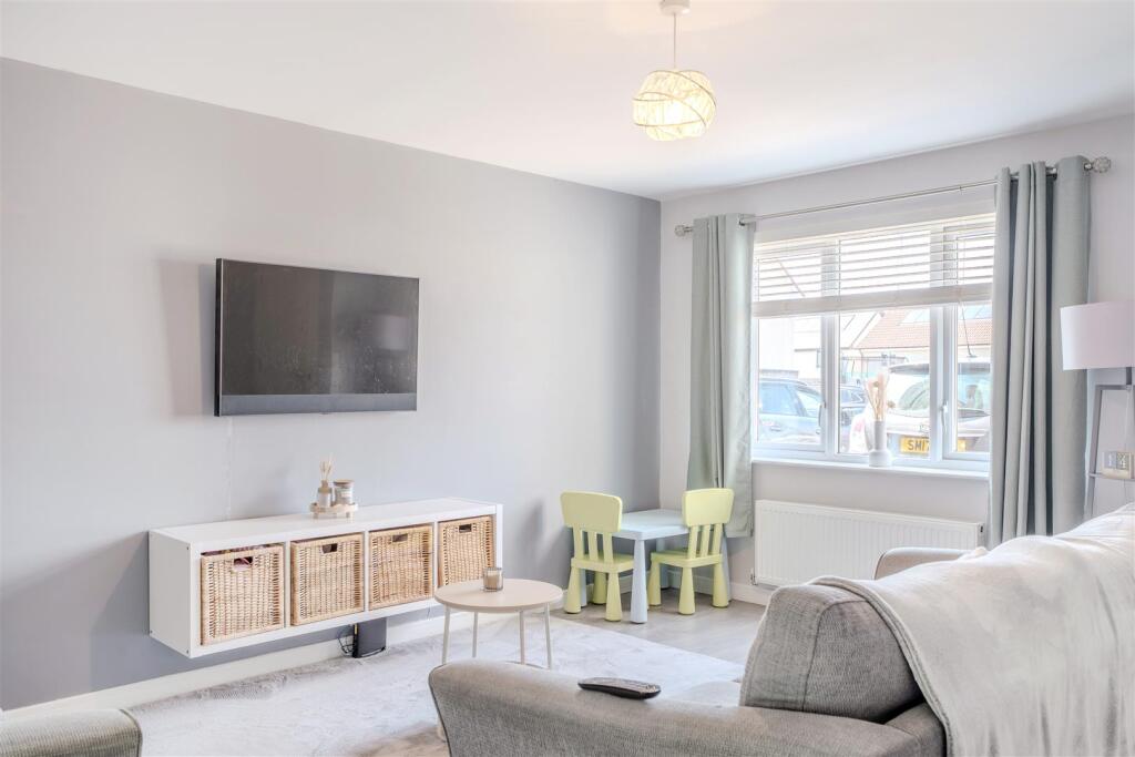 House in East Calder, Calderwood - View 5
