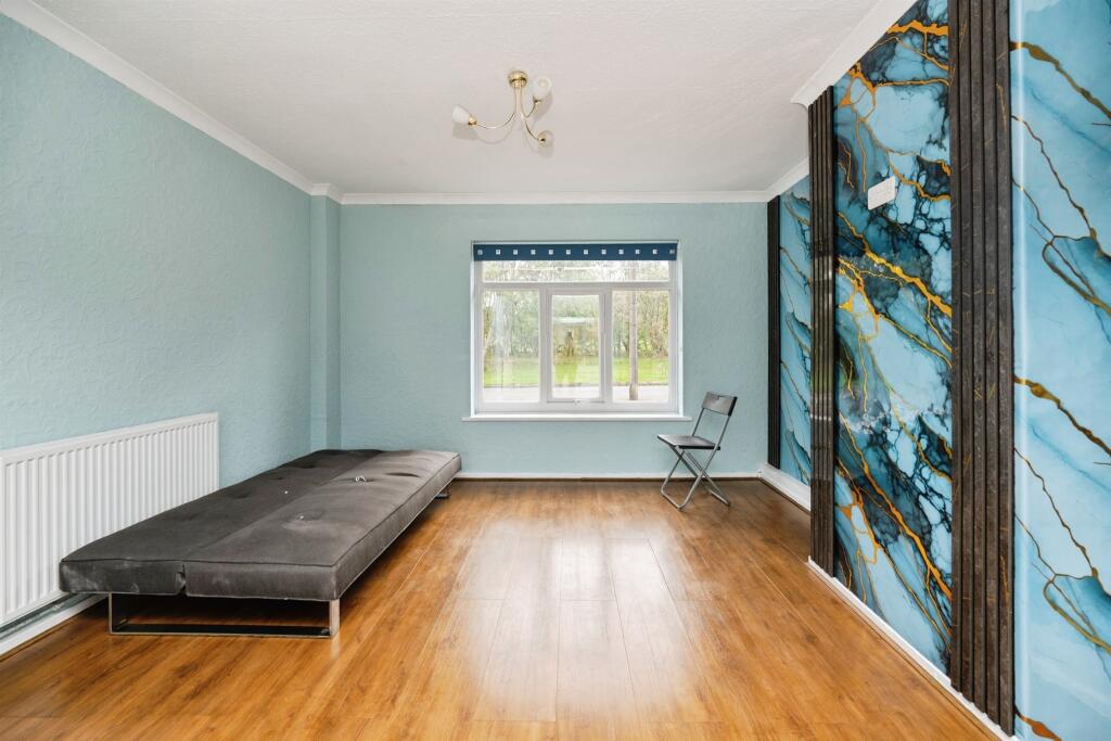 Surrey Crescent, WEST BROMWICH photo 4