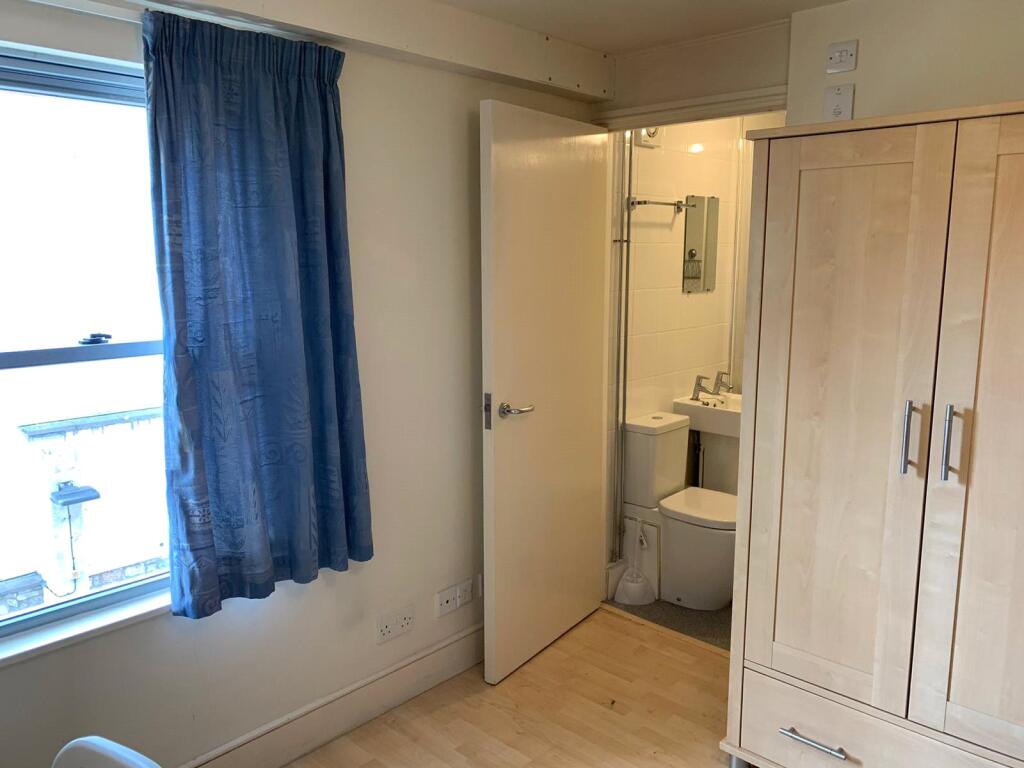 Apartment in Bristol - View 5