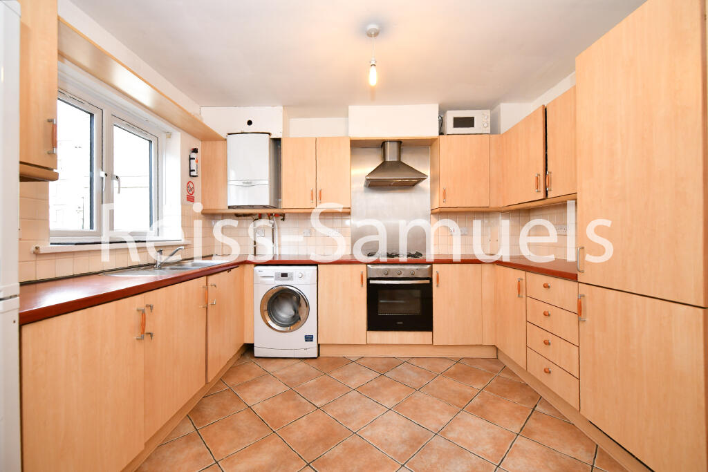 6 bedroom town house for rent